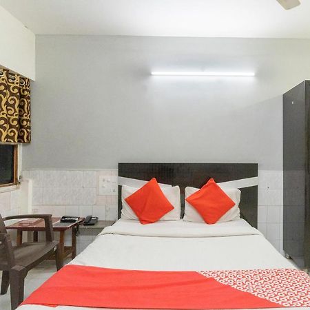 Oyo 13535 Aakash Hotel Ahmedabad Exterior photo