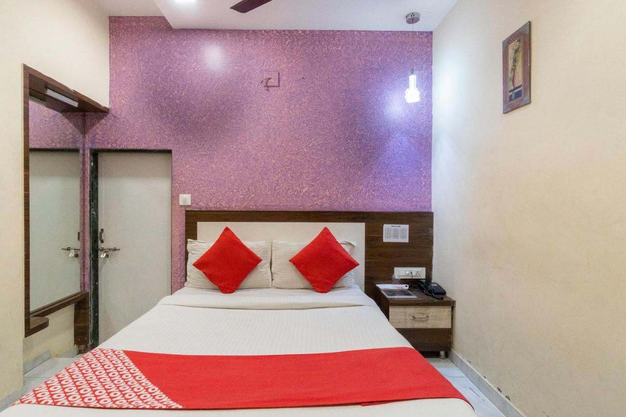 Oyo 13535 Aakash Hotel Ahmedabad Exterior photo