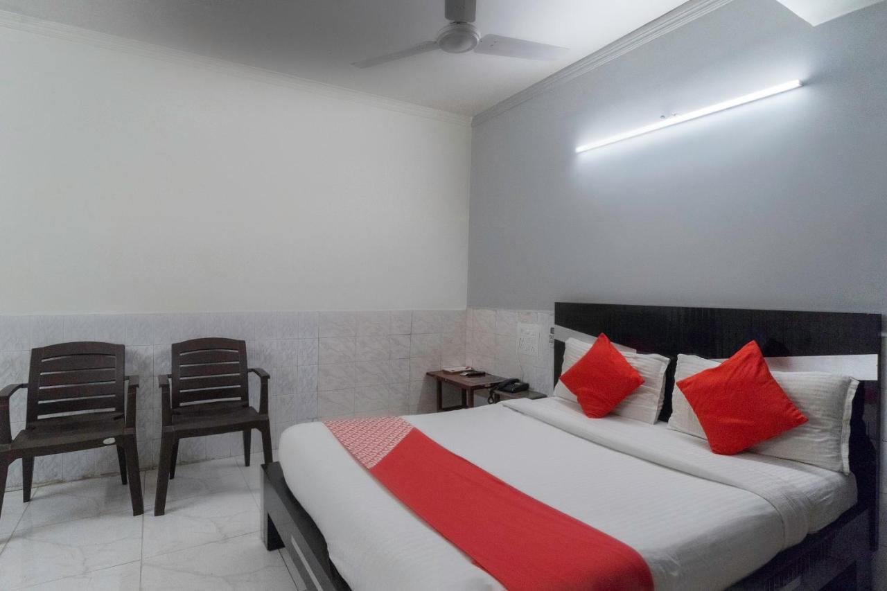 Oyo 13535 Aakash Hotel Ahmedabad Exterior photo