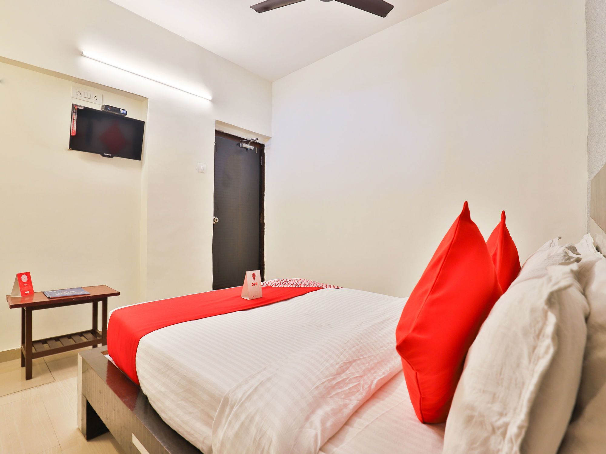 Oyo 13535 Aakash Hotel Ahmedabad Exterior photo